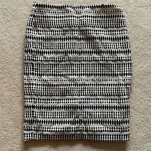 Black and White Women’s Patterned Skirt